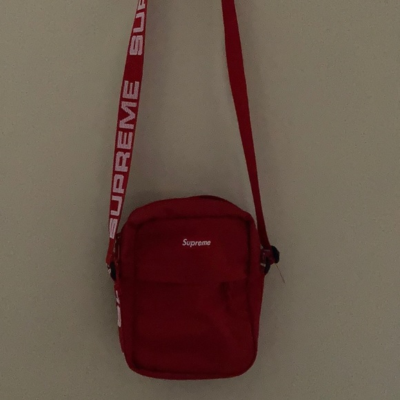 Supreme Handbags - Supreme NY crossbody/shoulder bag rare SS18 red